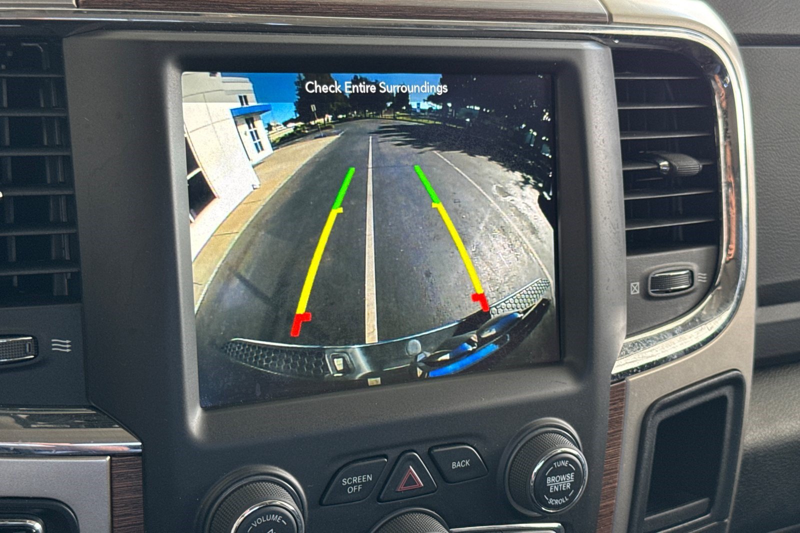 Used 2019 RAM 1500 Laramie AWD/4WD image 25