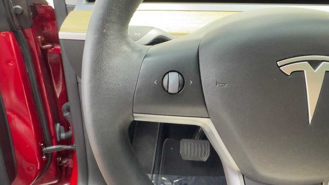 Used 2021 Tesla Model Y Long Range AWD/4WD image 24