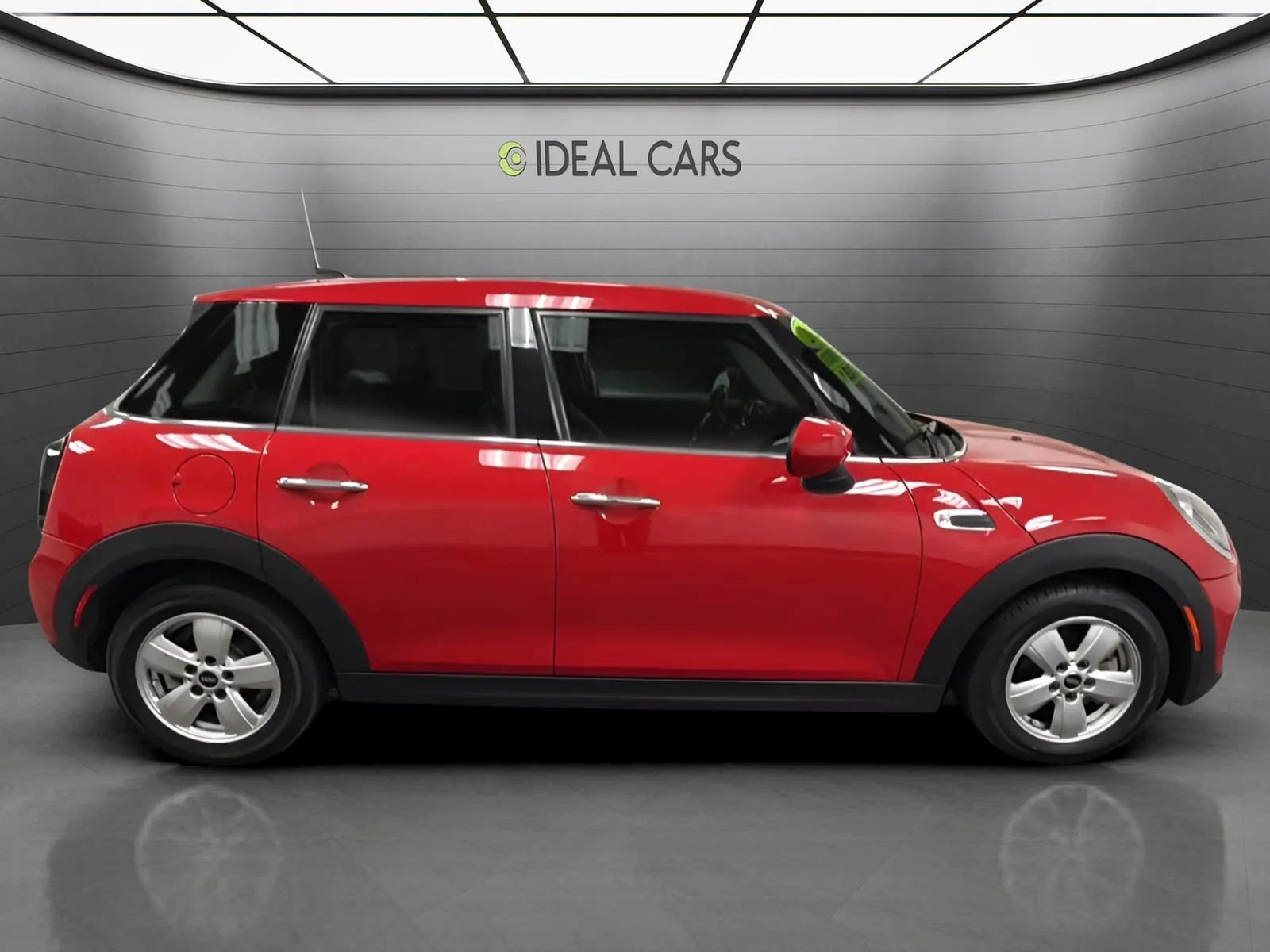 Used 2021 MINI Cooper 4-Door Hardtop FWD image 4