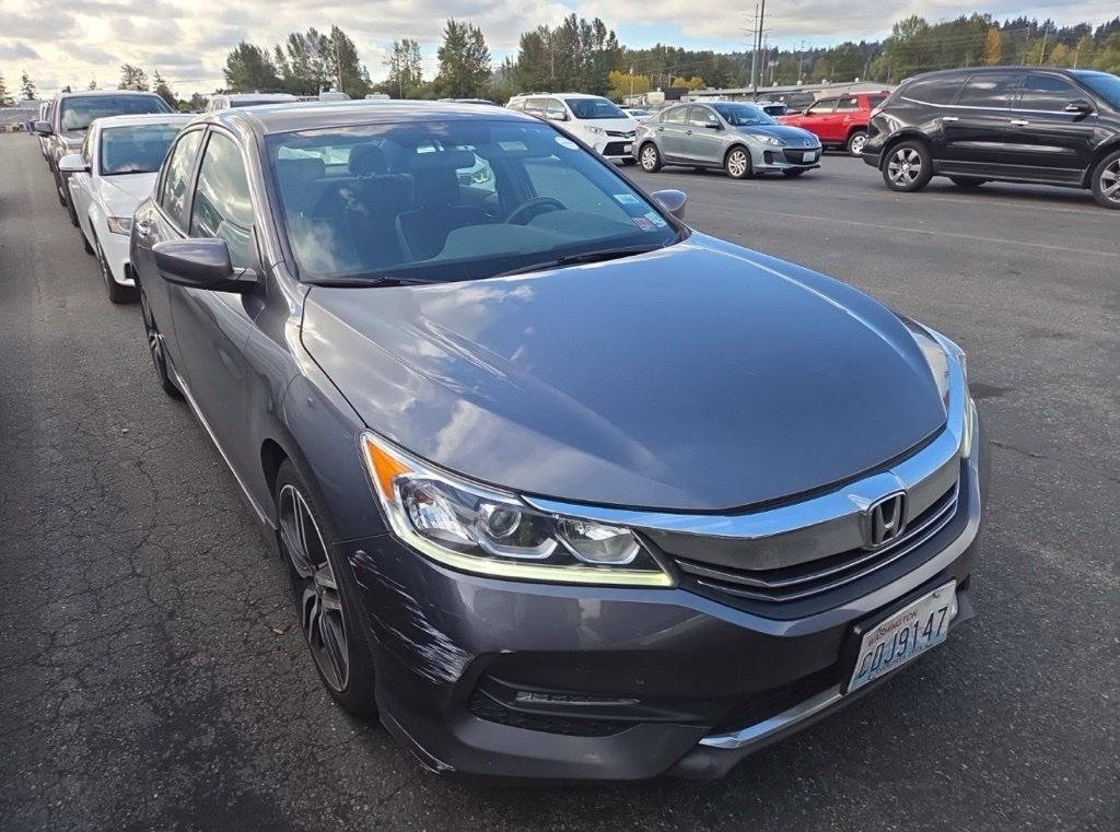 Used 2017 Honda Accord Sport image 2