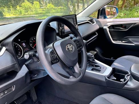 Used 2021 Toyota RAV4 LE FWD image 14