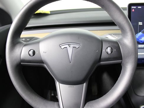 Used 2021 Tesla Model Y Long Range image 14