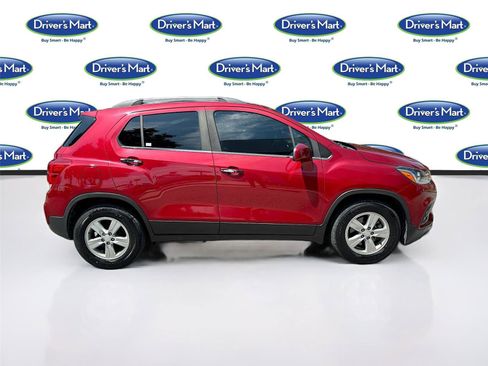 Used 2020 Chevrolet Trax LT w/ LT Convenience Package FWD image 8