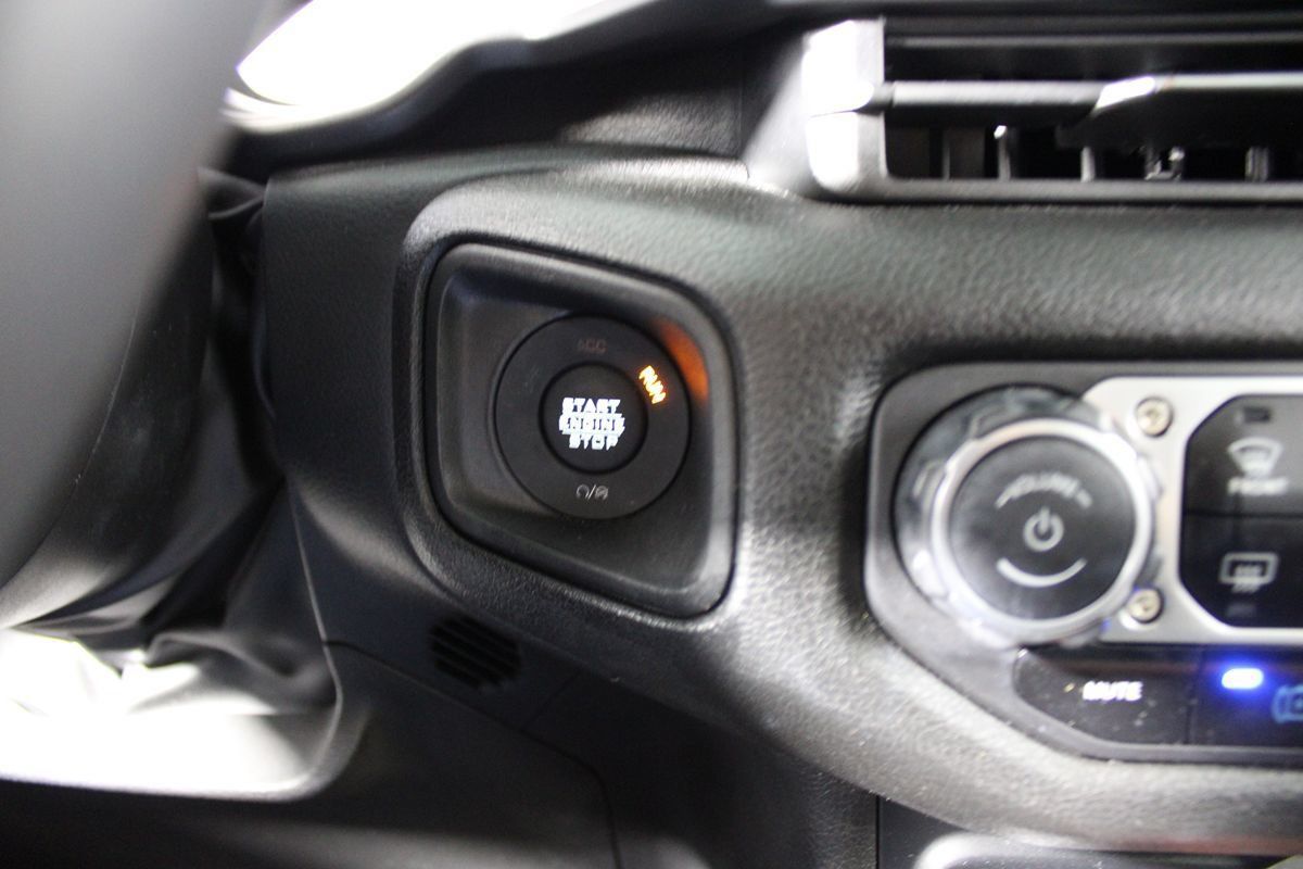 Used 2024 Jeep Wrangler Unlimited w/ Convenience Group AWD/4WD image 16