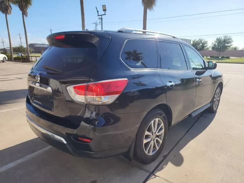 Used 2015 Nissan Pathfinder S image 4