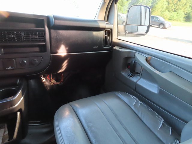 Used 2015 Chevrolet Express 2500 RWD image 27