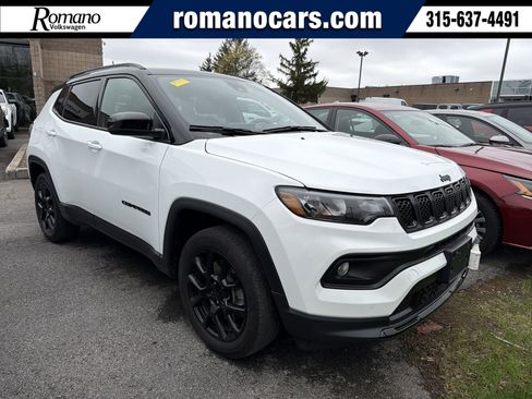 Used 2023 Jeep Compass Latitude w/ Sun and Sound Group AWD/4WD image 1