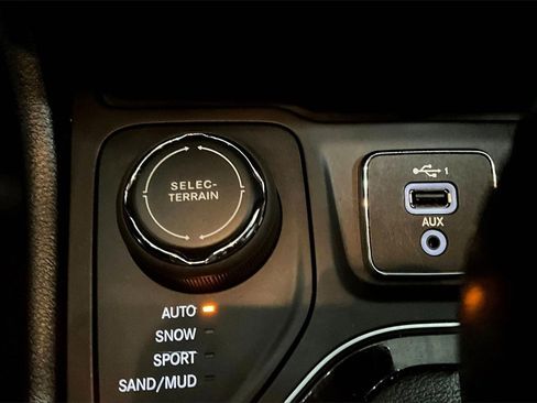 Used 2022 Jeep Cherokee Limited image 16