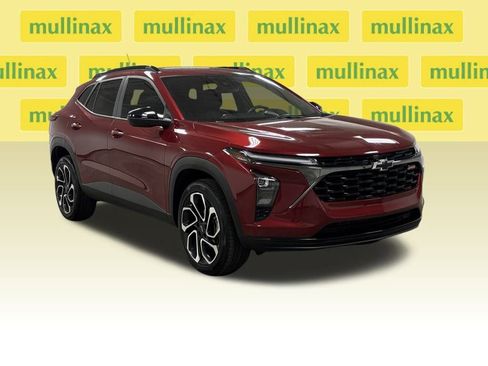 Used 2025 Chevrolet Trax RS w/ Driver Confidence Package image 2