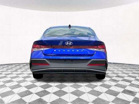 New 2025 Hyundai Elantra SE image 10