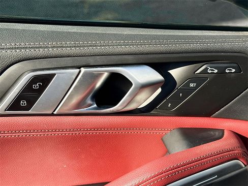 Used 2022 BMW X6 xDrive40i w/ M Sport Package image 33