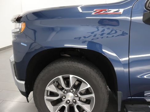 Used 2022 Chevrolet Silverado 1500 LT w/ Z71 Off-Road Package AWD/4WD image 32