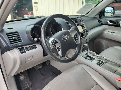 Used 2013 Toyota Highlander SE FWD image 28