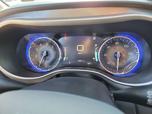 Used 2025 Chrysler Pacifica Select FWD image 21