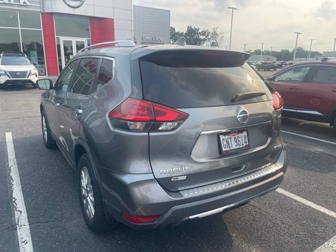 Used 2018 Nissan Rogue SV w/ Premium Package AWD/4WD image 2