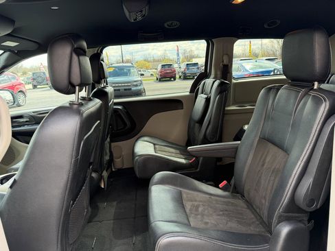 Used 2020 Dodge Grand Caravan SXT image 16