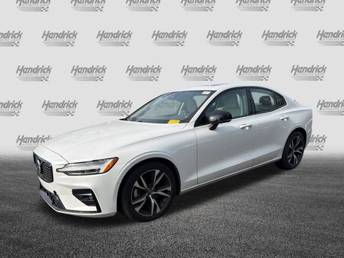 Certified 2025 Volvo S60 B5 Plus image 9