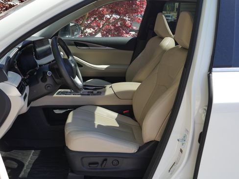 Used 2024 INFINITI QX60 Luxe AWD/4WD image 3