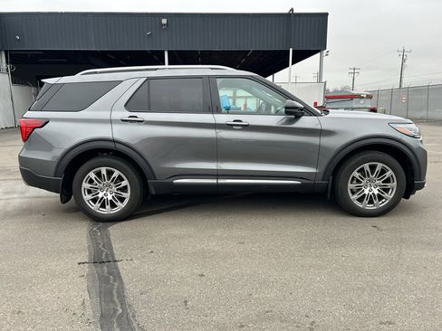 Used 2025 Ford Explorer Platinum image 8