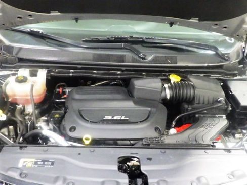 Used 2019 Chrysler Pacifica L FWD image 10