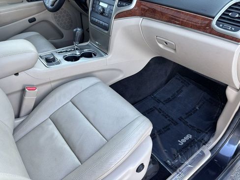Used 2013 Jeep Grand Cherokee Limited w/ Luxury Group II image 21