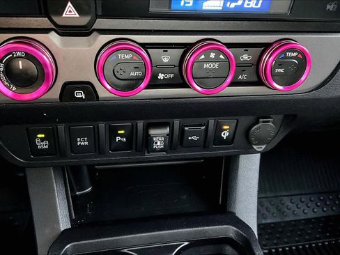 Certified 2021 Toyota Tacoma TRD Off-Road image 34