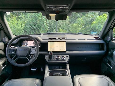 Certified 2024 Land Rover Defender 110 V8 image 21