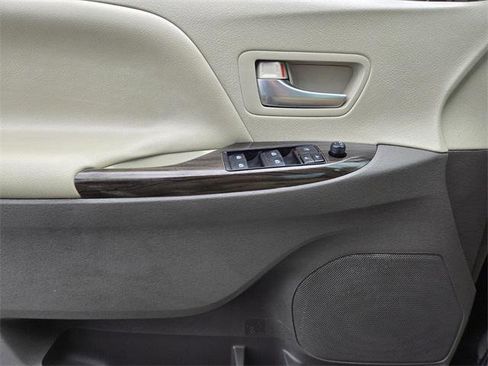 Certified 2020 Toyota Sienna XLE Premium image 21