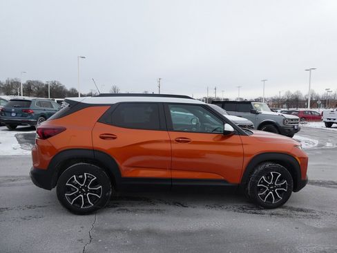 Used 2023 Chevrolet TrailBlazer ACTIV w/ Sun and Liftgate Package image 2