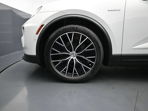 New 2026 Porsche Macan 4 Electric AWD/4WD image 7