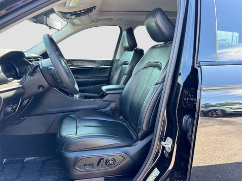 Used 2023 Jeep Grand Cherokee L Limited w/ Luxury Tech Group II RWD image 21