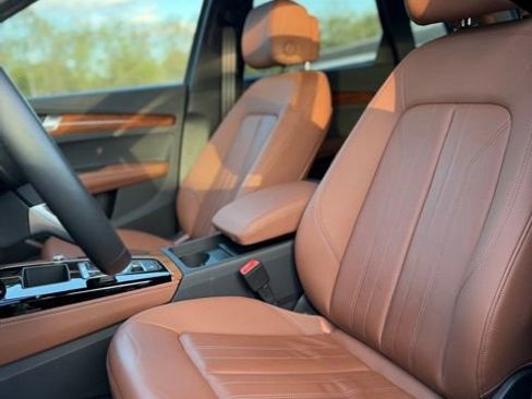 Used 2023 Audi Q5 2.0T Premium Plus w/ Premium Plus Package image 9