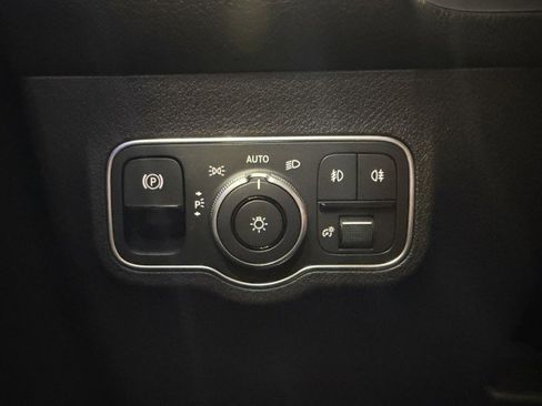 Certified 2025 Mercedes-Benz GLB 250 image 18