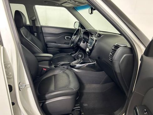 Used 2016 Kia Soul ! w/ Premium Package image 29