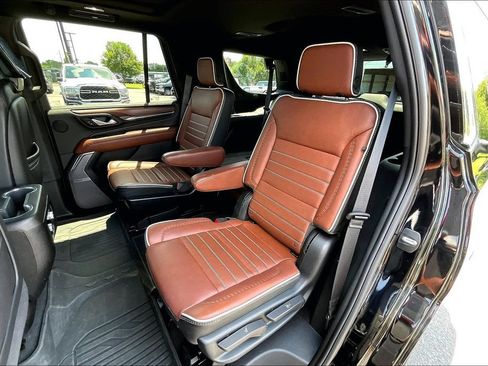 Used 2023 GMC Yukon Denali Ultimate w/ LPO, Floor Liner Package AWD/4WD image 24
