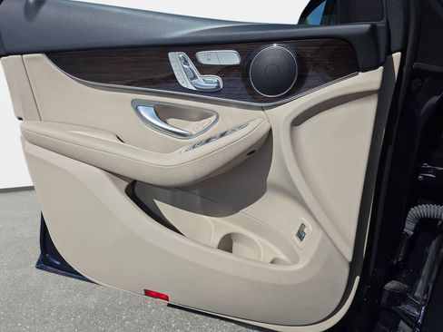 Used 2022 Mercedes-Benz GLC 300 image 26