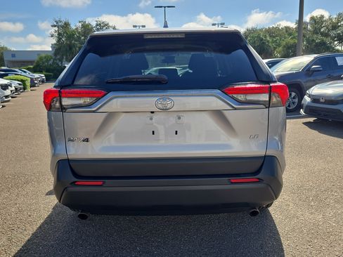 Used 2019 Toyota RAV4 LE FWD image 7