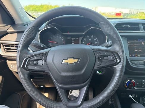 Used 2023 Chevrolet TrailBlazer LT FWD image 11