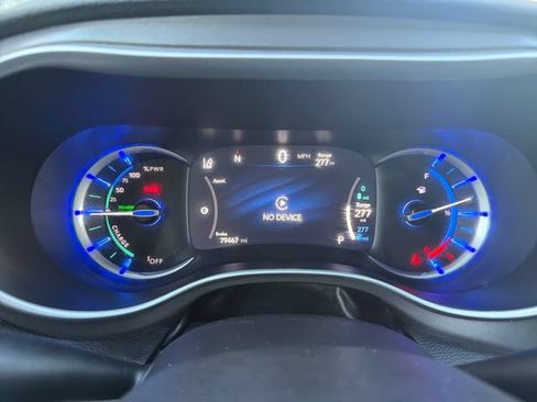 Used 2023 Chrysler Pacifica Touring-L FWD image 14