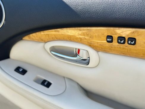 Used 2003 Lexus SC 430 Convertible RWD image 33