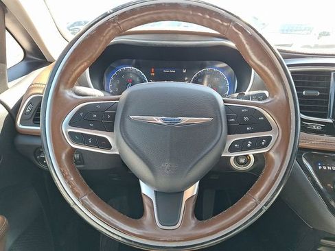 Used 2019 Chrysler Pacifica Limited w/ Tire & Wheel Group FWD image 21
