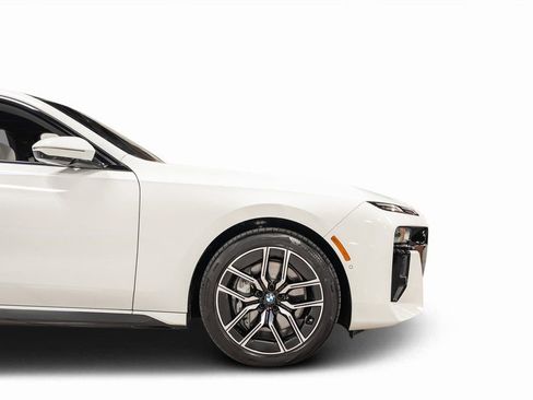 Used 2023 BMW 740i w/ Luxury Rear Seating Package image 28