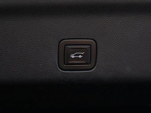 Used 2021 Chevrolet Tahoe LT w/ LT Signature Package image 12