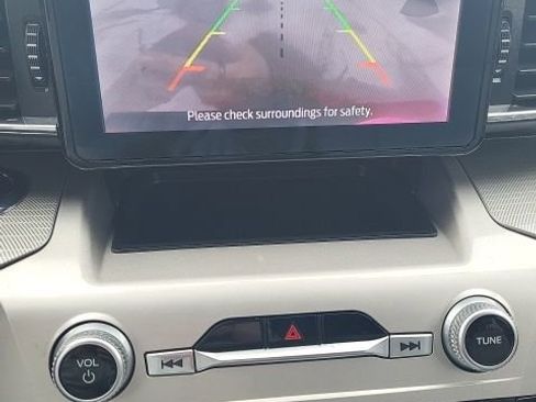 Used 2021 Ford Explorer XLT w/ Equipment Group 202A image 4