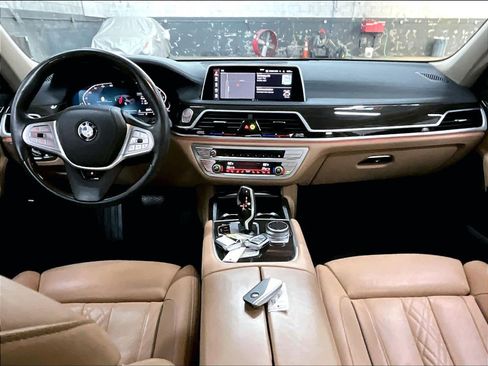 Used 2022 BMW 740i w/ Premium Package image 16