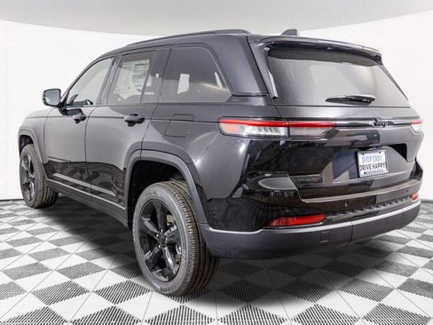 New 2025 Jeep Grand Cherokee Altitude image 13