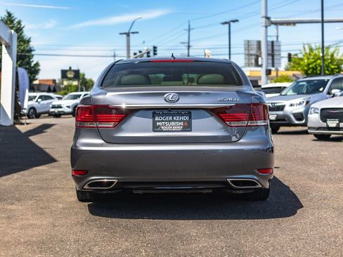 Used 2015 Lexus LS 460 w/ Comfort Package RWD image 9