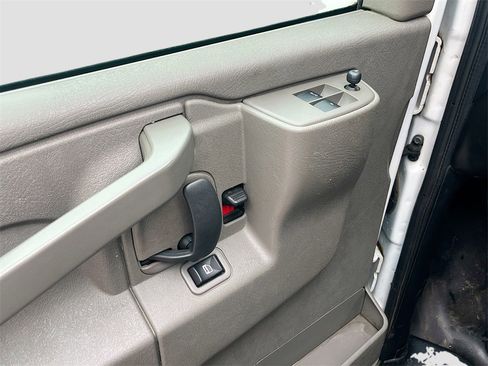 Used 2024 GMC Savana 2500 w/ Driver Convenience Package image 17