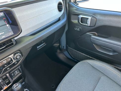 Used 2025 Jeep Wrangler Sport S image 38