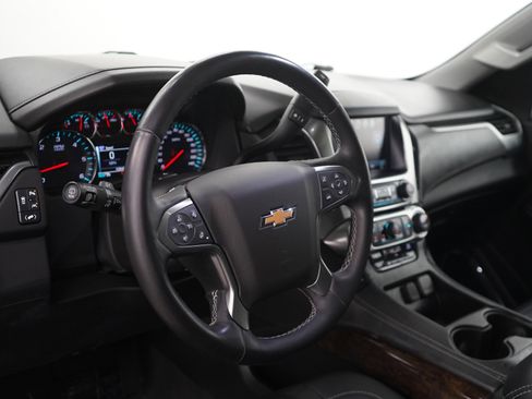 Used 2019 Chevrolet Suburban LT image 25